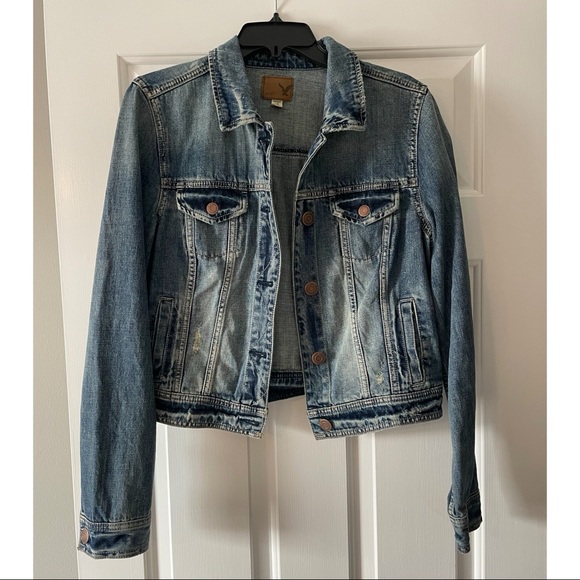 Short Waisted Denim Jacket / Blue Jean Jacket / American Eagle / L - Picture 1 of 3